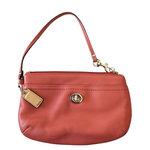 Coach Park Salmon Leather Turnlock Medium Wristlet F49472 with mini hangtag - Picture 2 of 8